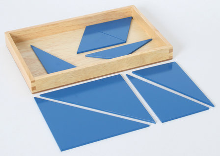 Blauwe constructie driehoeken in 4-hoekig kistje