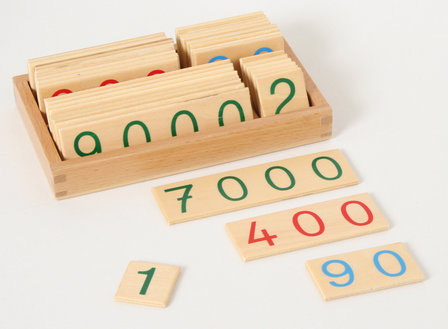 Kleine houten getalkaarten in kistje 1-9000